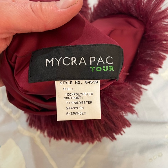 Mycra Pac Deep Red Faux Fur Scarf/Stole w/Pockets - Picture 3 of 6